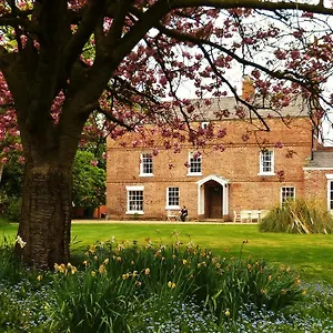 Little Mollington Hall 3*, Mollington (Cheshire) United Kingdom